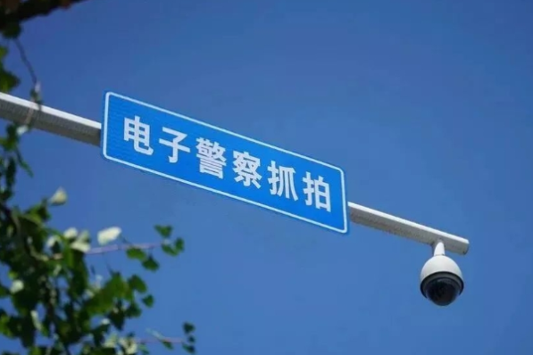 无风扇工控机支撑户外智能交通管理